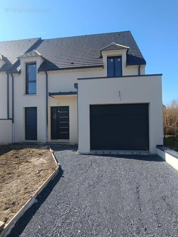 Maison à LACROIX-SAINT-OUEN