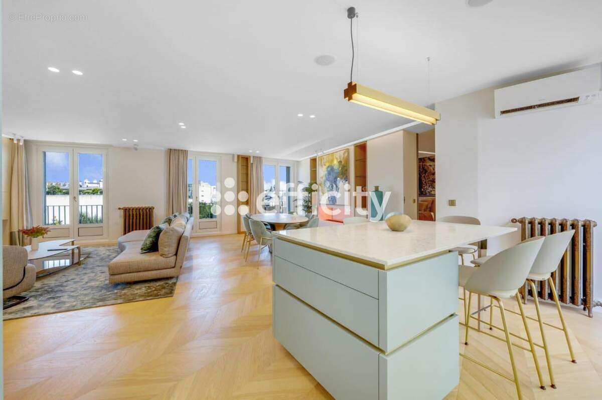 Appartement à PARIS-7E