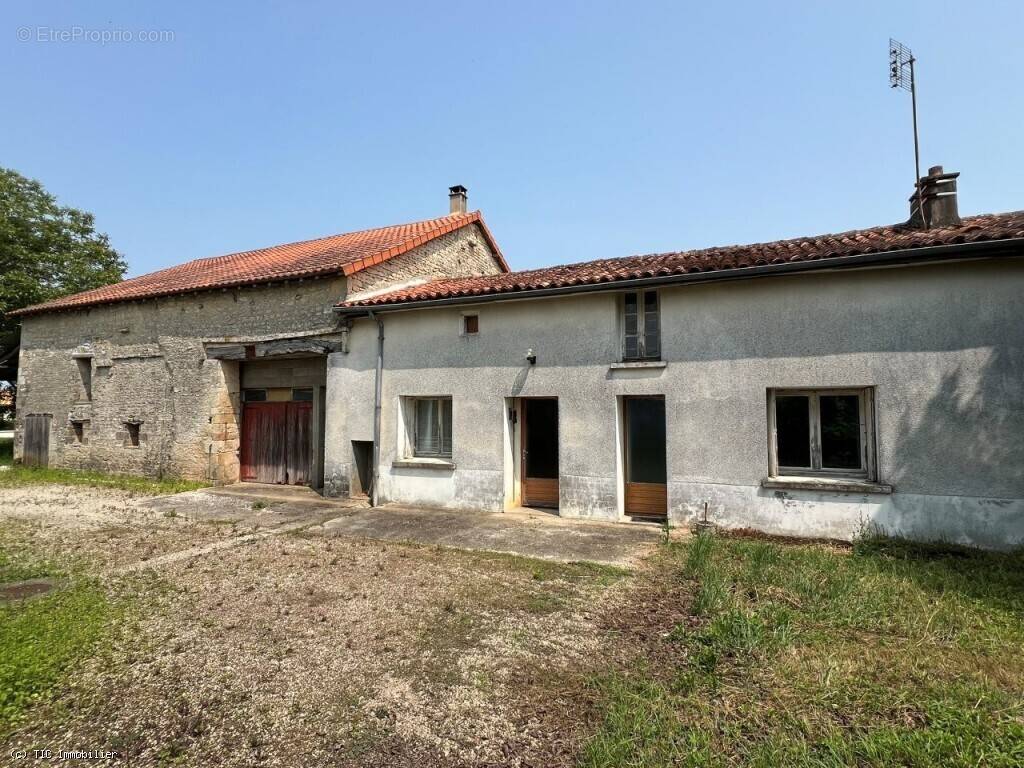 Maison à RUFFEC