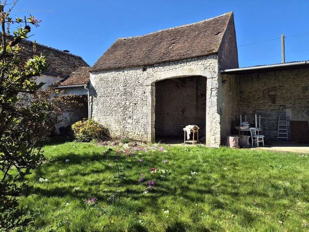 Maison à BEAUNE-LA-ROLANDE