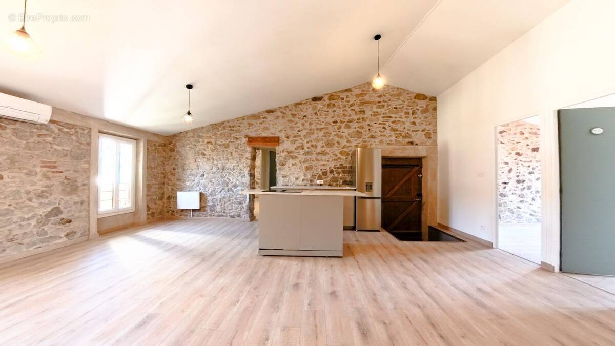 Appartement à ROQUEBRUNE-SUR-ARGENS