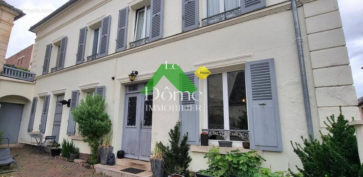 Maison à MERU