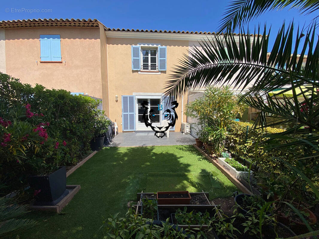 Maison à ROQUEBRUNE-SUR-ARGENS