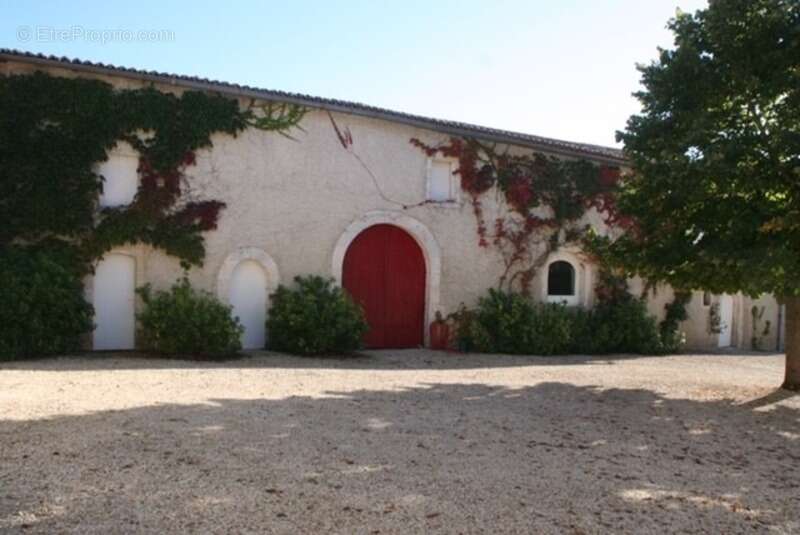 Maison à ROULLET-SAINT-ESTEPHE