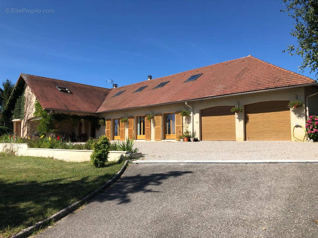 Maison à LA TOUR-DU-PIN