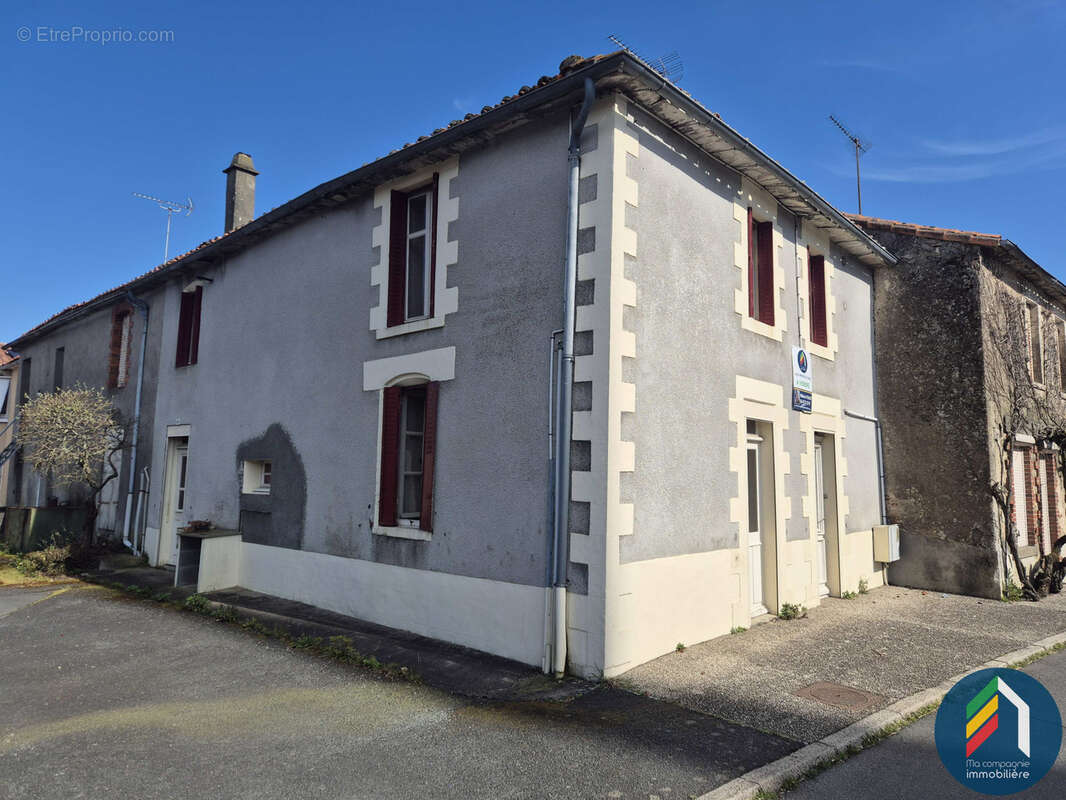 Maison à LA MEILLERAIE-TILLAY