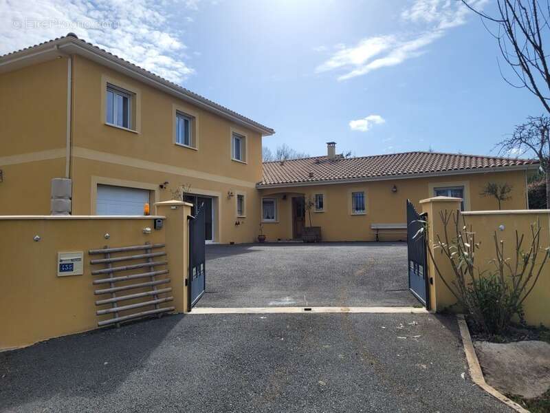 Maison à NEUVIC