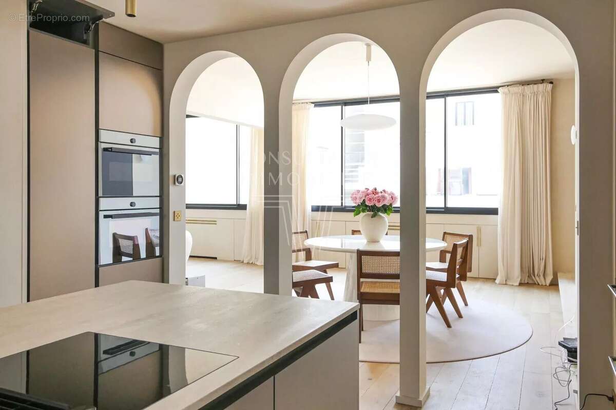 Appartement à PARIS-8E