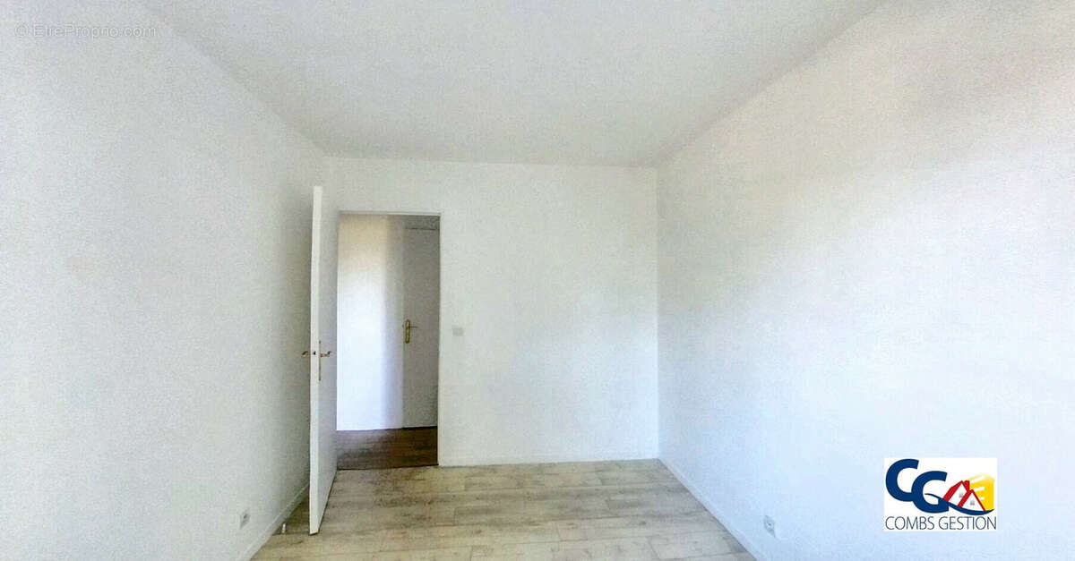 Appartement à COMBS-LA-VILLE