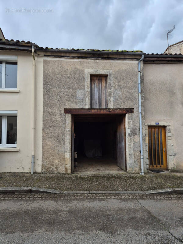 Parking à SAUVETERRE-DE-GUYENNE