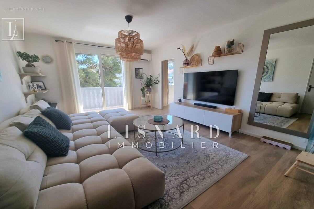 Appartement à VALLAURIS