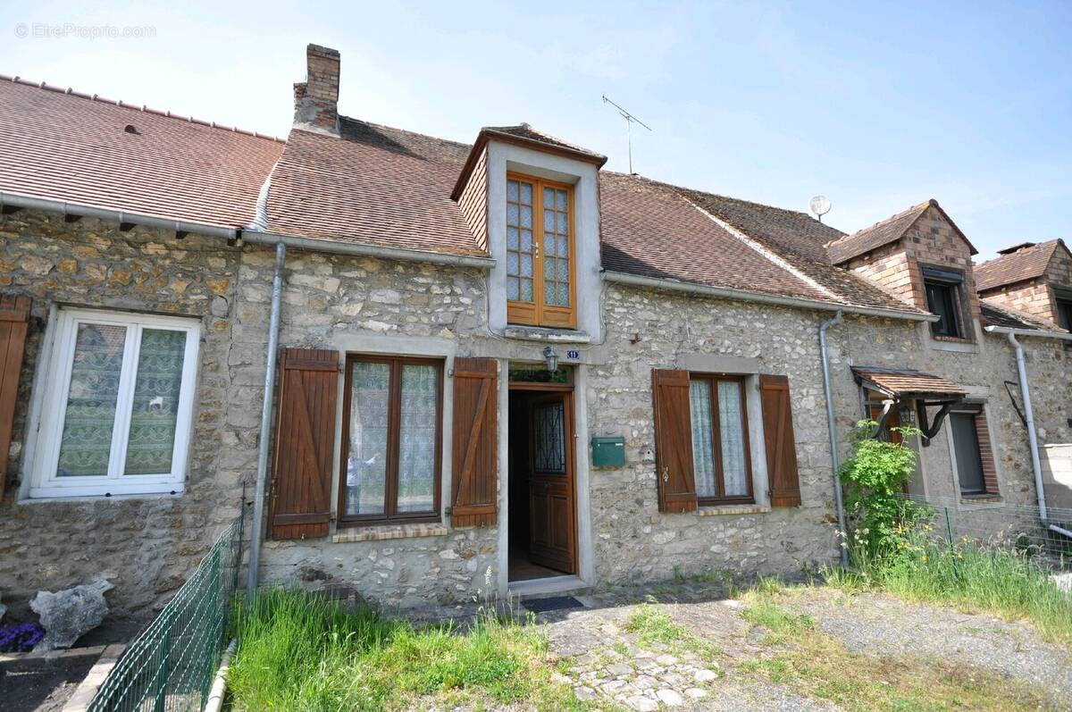 Maison à SAINT-YON
