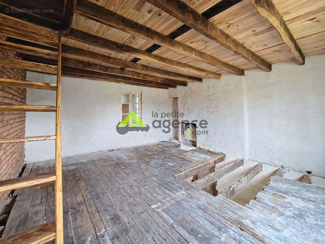 Maison à LAVAVEIX-LES-MINES