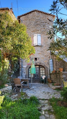 Maison à MEYRANNES