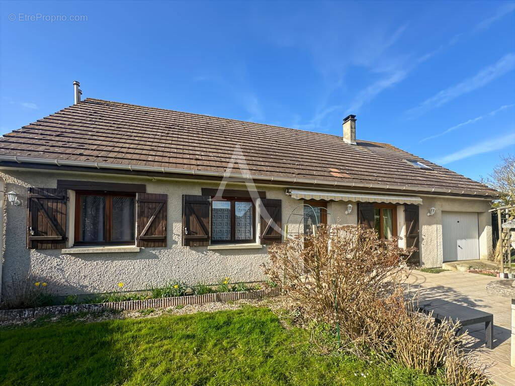 Maison à ETREPAGNY