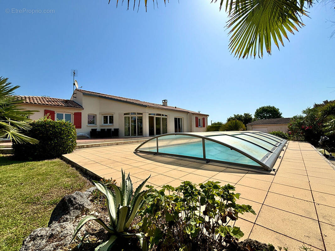 Maison à SAINTES