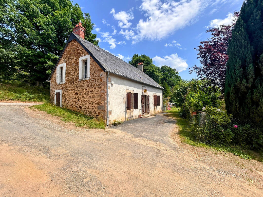 Maison à BELLECHASSAGNE