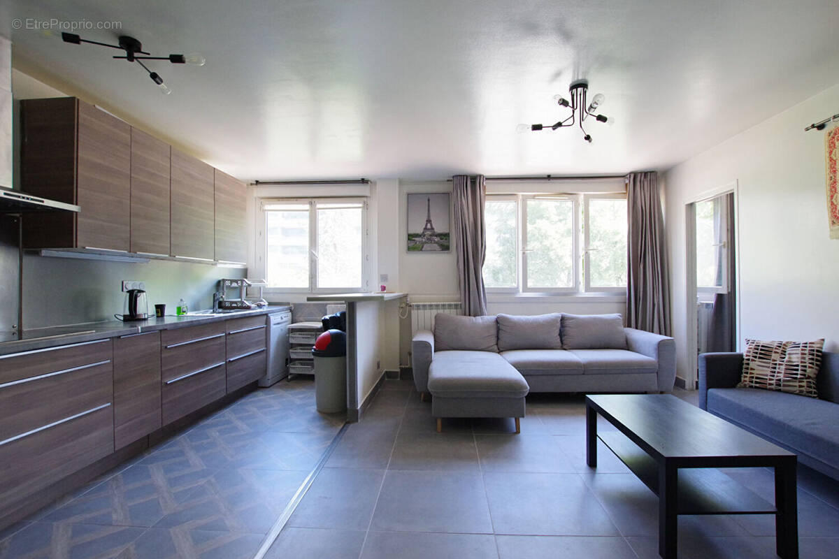 Appartement à COURBEVOIE