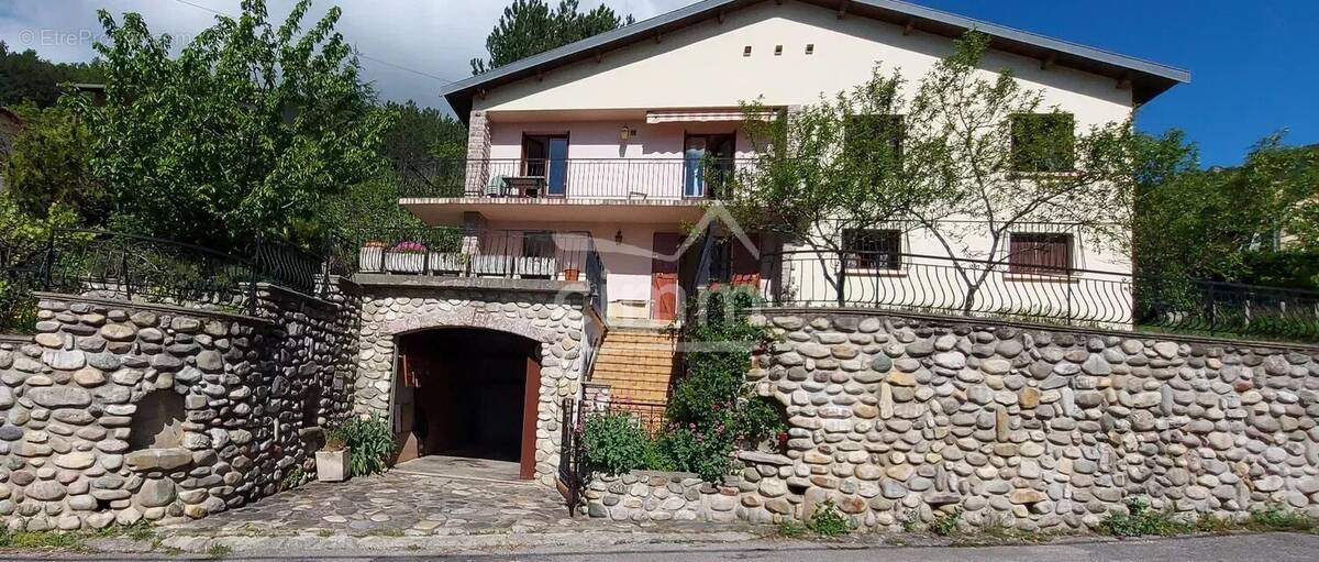 Maison à SERRES