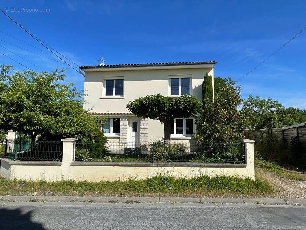 Maison à PINEUILH