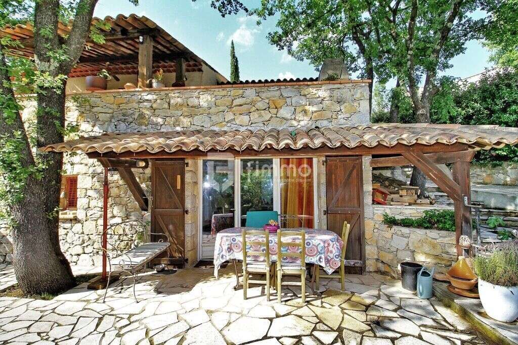 Maison à TOURRETTES