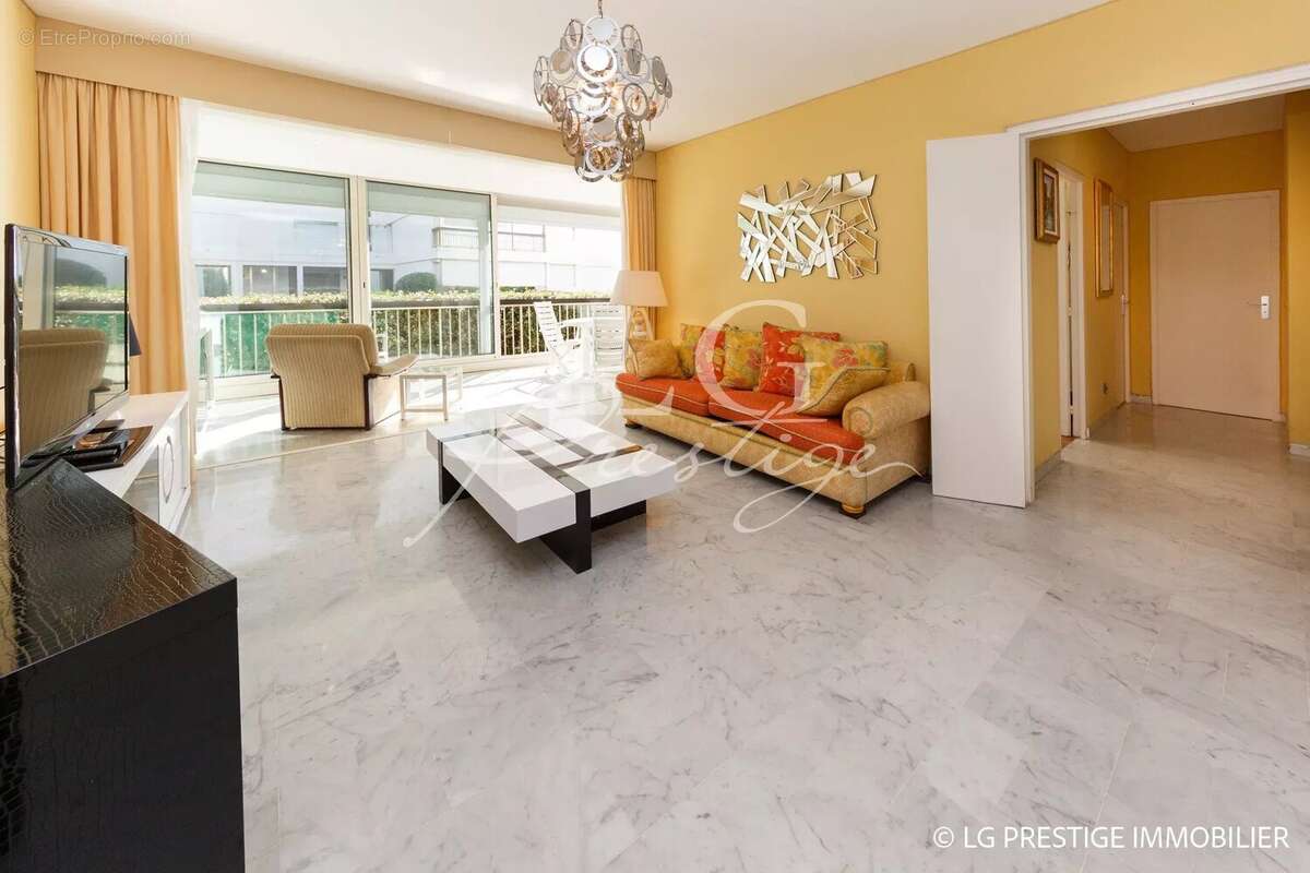 Appartement à MANDELIEU-LA-NAPOULE