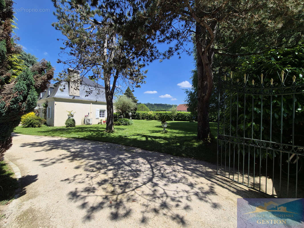 Maison à PONTACQ