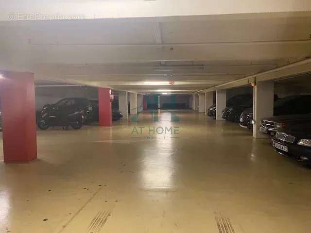 Parking à PARIS-10E