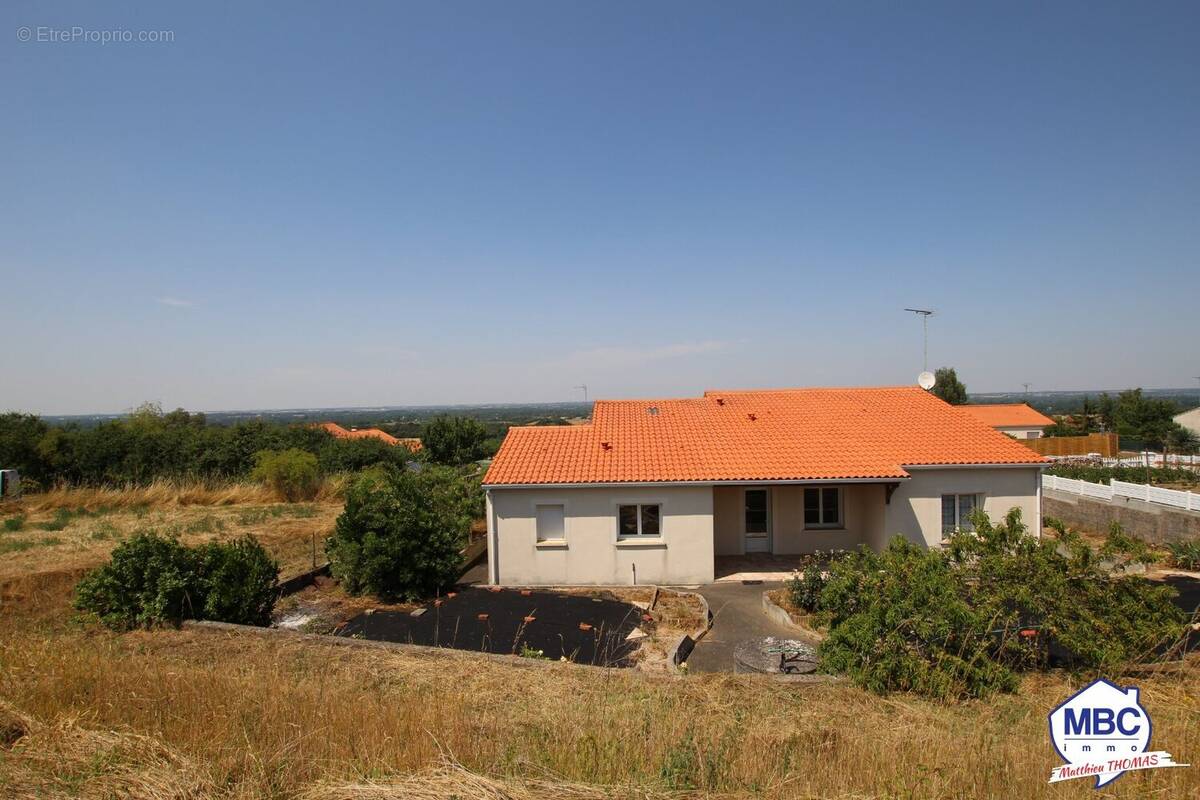 Maison à BOUZILLE