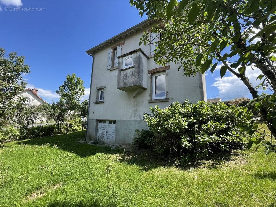 Maison à SAINT-YRIEIX-LA-PERCHE