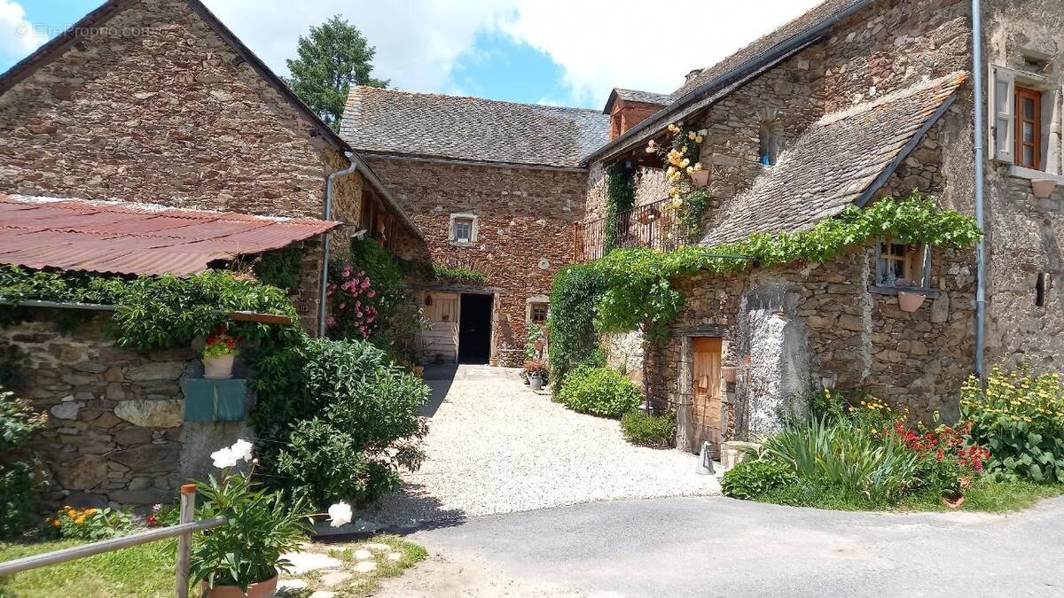 Maison à PRADINAS
