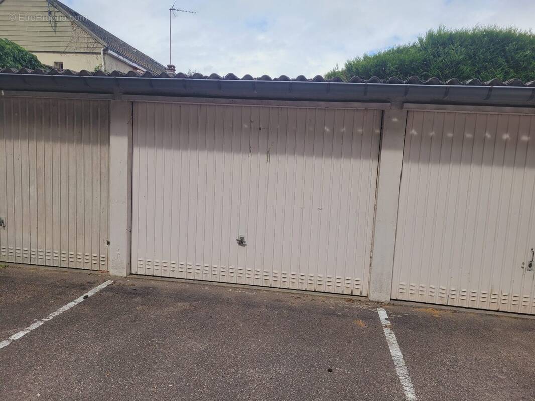 Parking à LOUVIERS