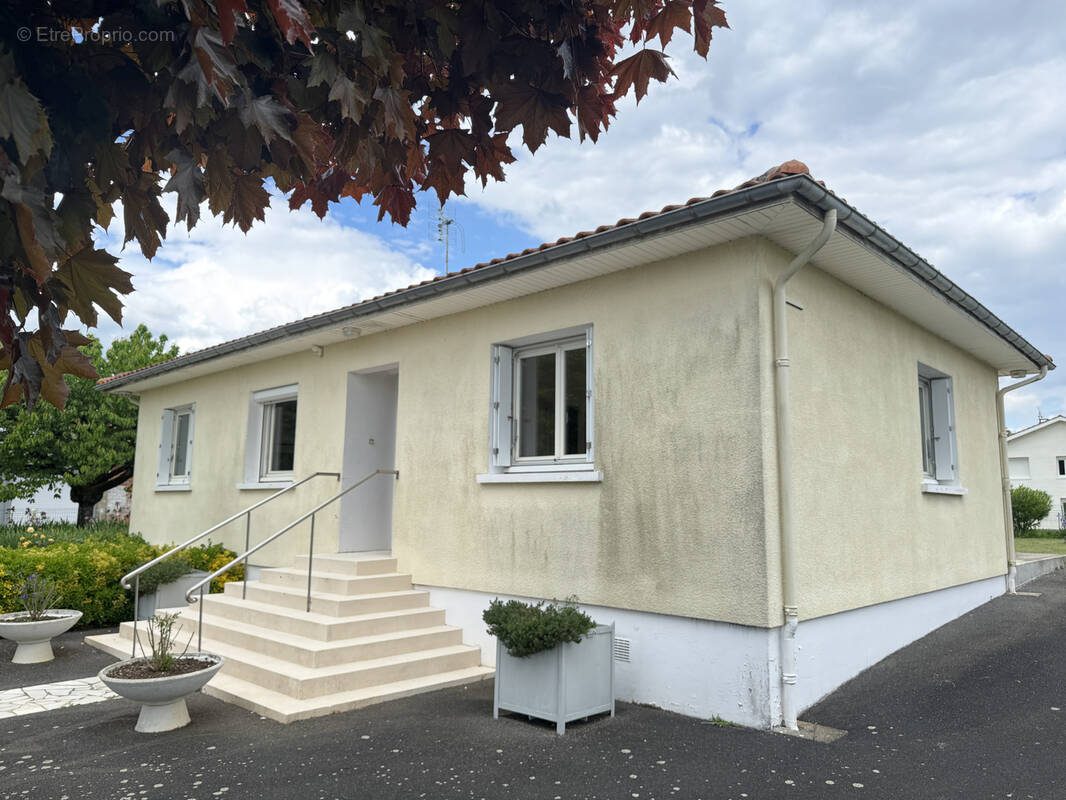 Maison à BARBEZIEUX-SAINT-HILAIRE