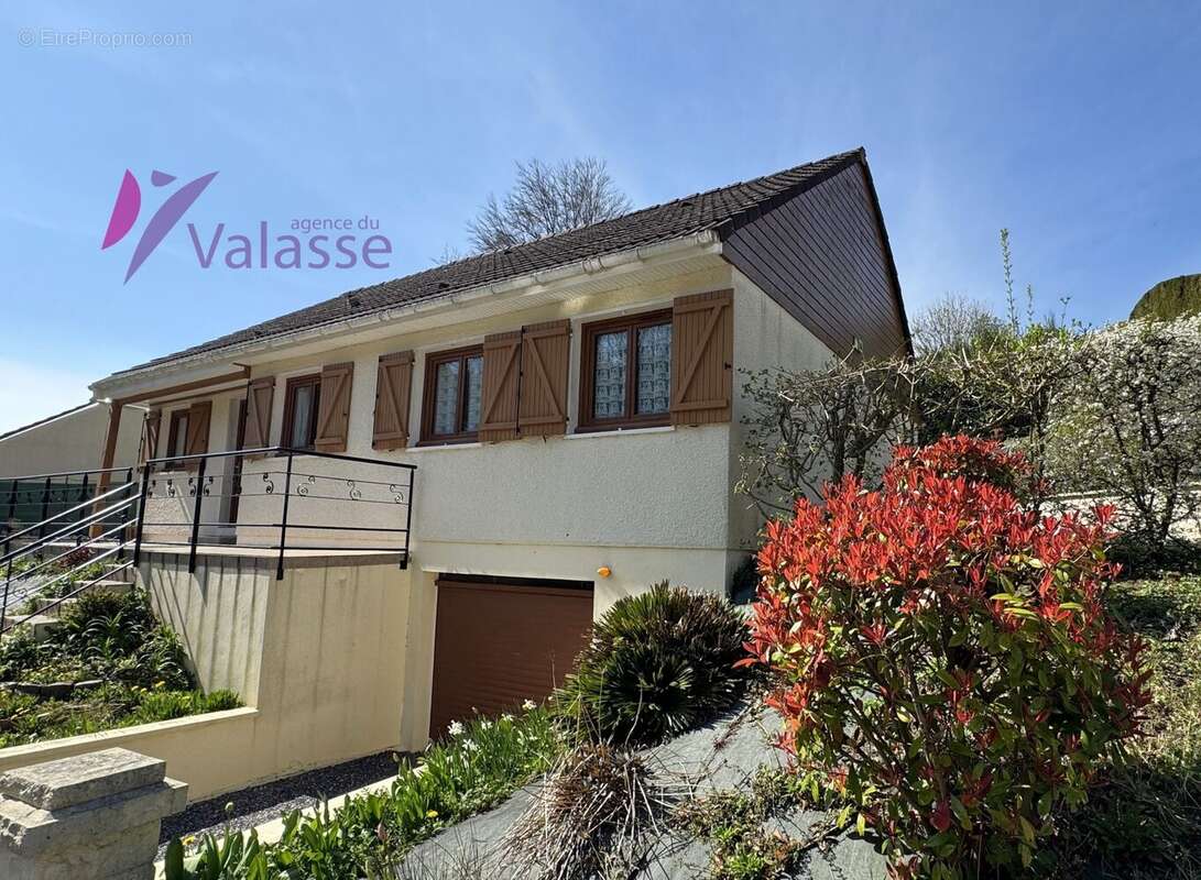 Maison à GRUCHET-LE-VALASSE
