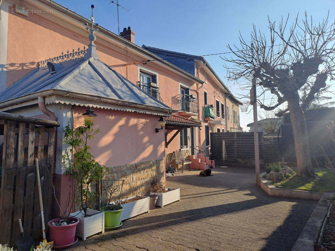 Maison à MONTANAY