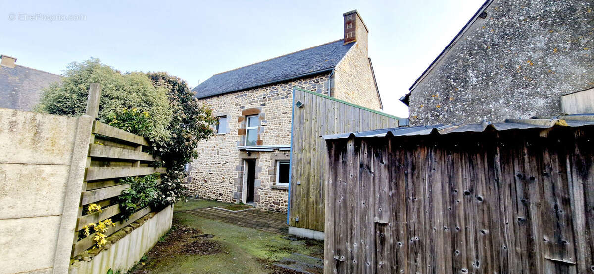 Maison à COMBOURG