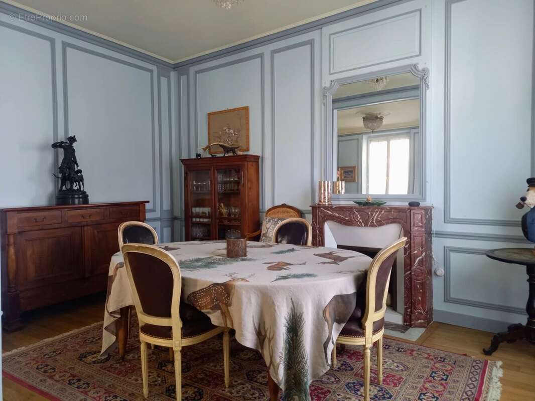 Maison à FONTAINE-LE-PORT