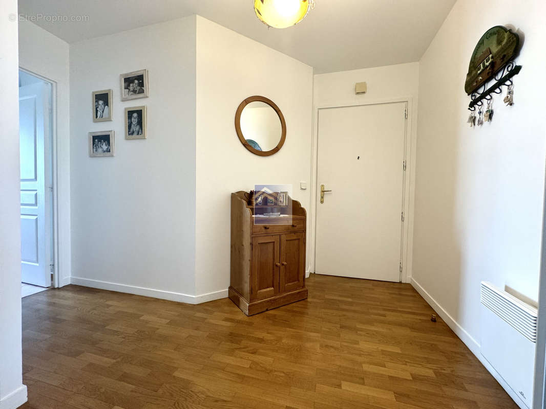 Appartement à COURBEVOIE