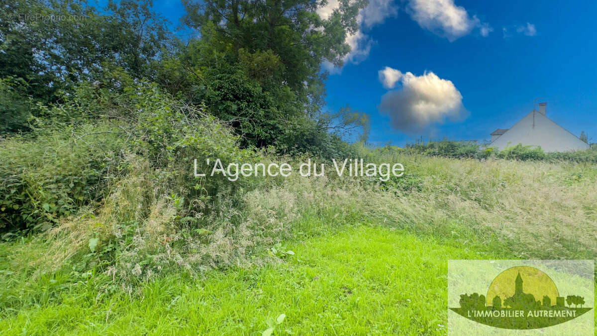 Terrain à AUNEUIL
