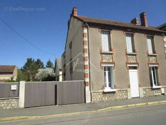 Maison à VARENNES-SUR-ALLIER