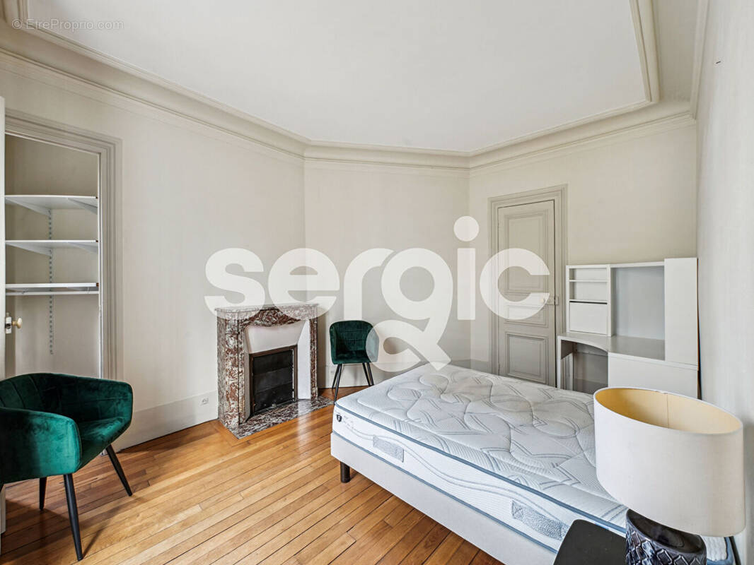 Appartement à PARIS-14E
