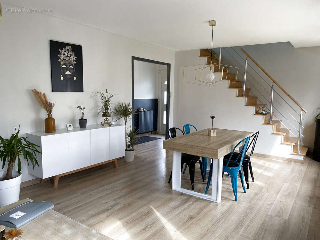 Maison à VERNEUIL-EN-HALATTE