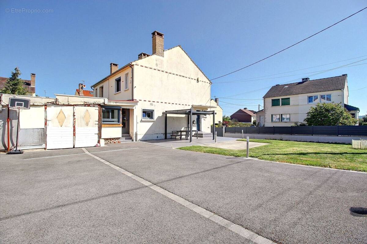 Maison à SAINT-ETIENNE-DU-ROUVRAY