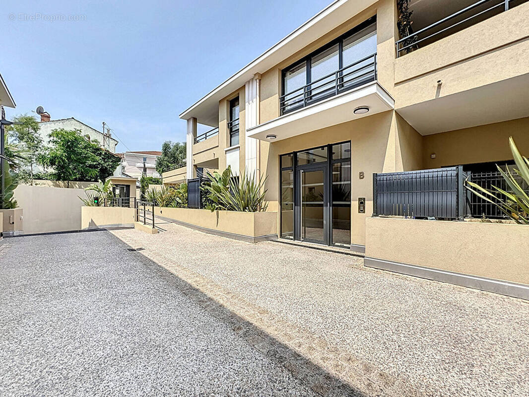 Appartement à VALLAURIS
