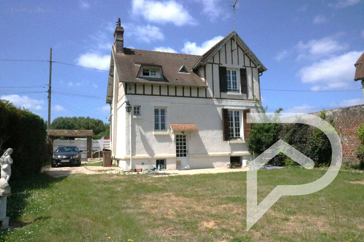 Maison à LONGUEIL-ANNEL