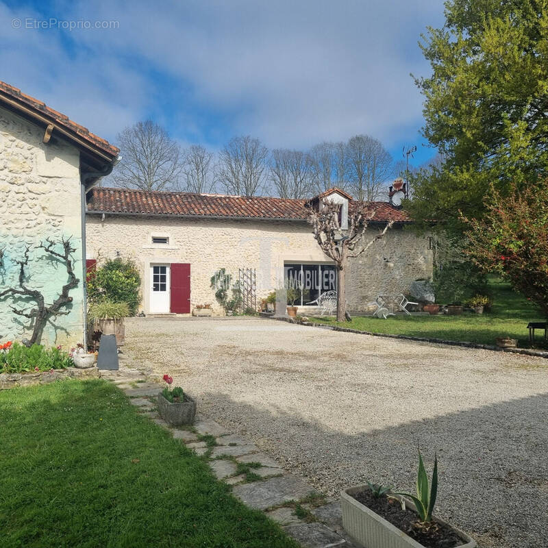 Maison à SAINT-ASTIER