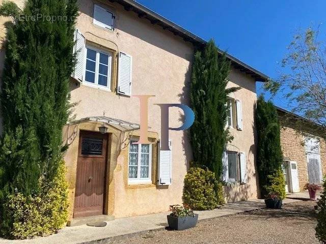 Maison à LA CLAYETTE