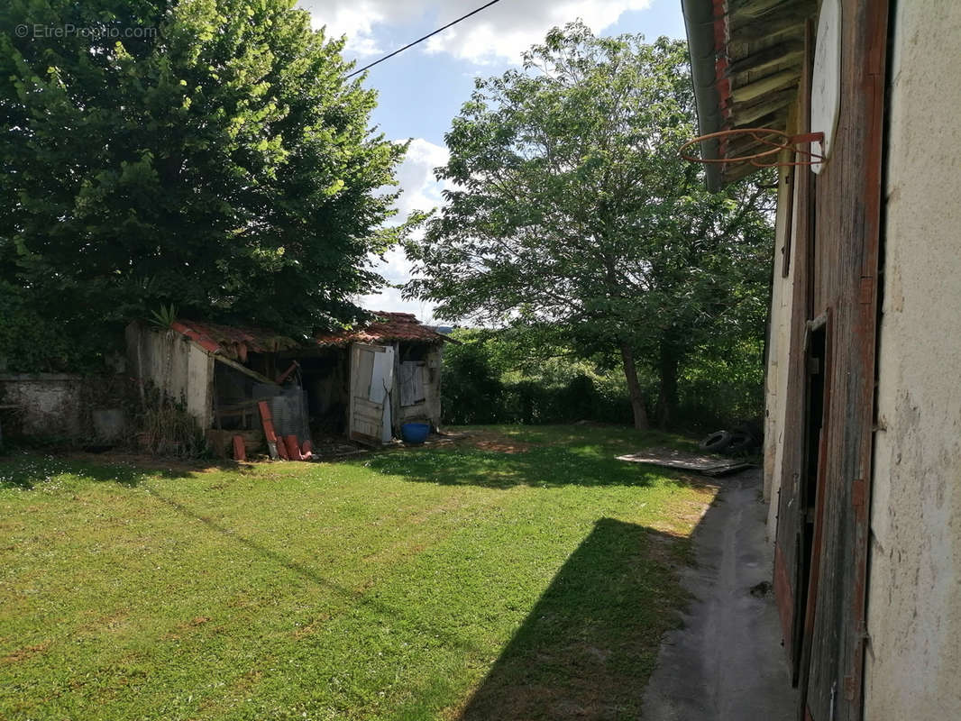 Maison à LUSIGNAC