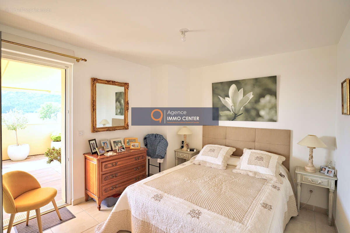 Appartement à SOLLIES-PONT