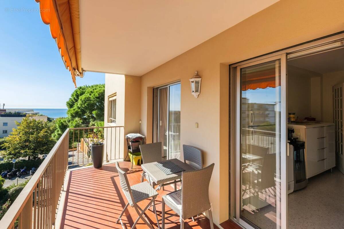 Appartement à SAINT-LAURENT-DU-VAR